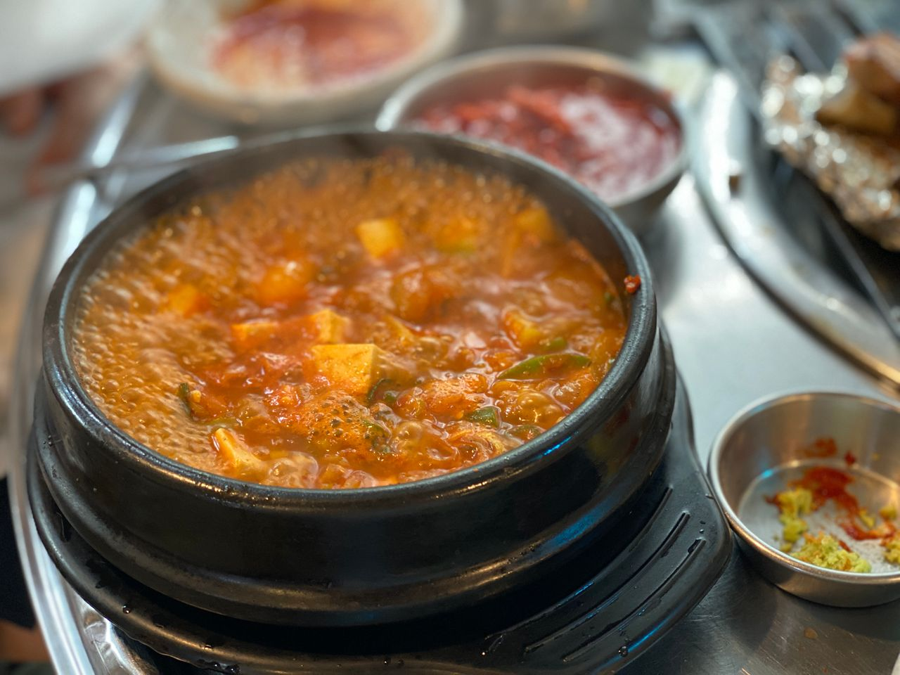 首爾人最推薦三層肉店!首爾站前「厚肉(두툼)」探訪,毫無缺點的美味三層肉饗宴