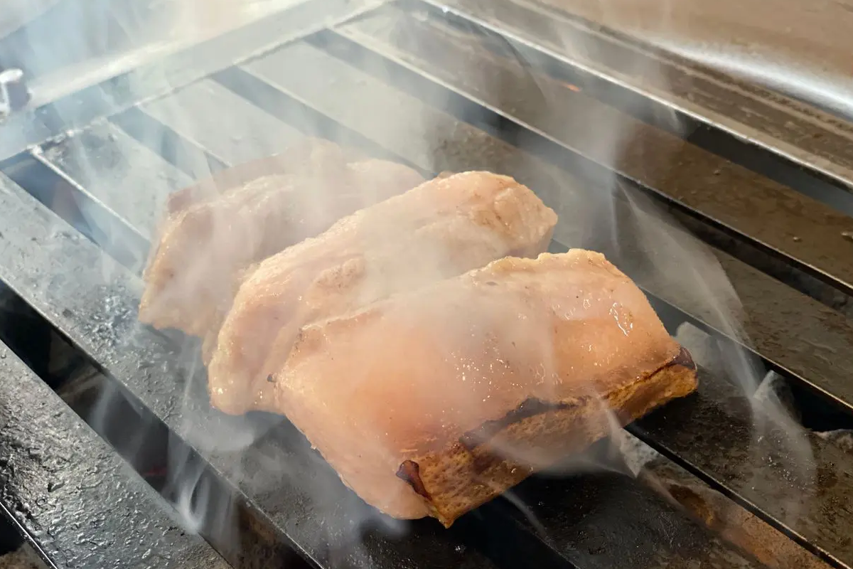 首爾美食豬頸肉，口感豐富的厚切烤肉