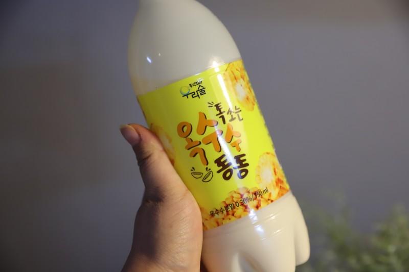 มักกอลรี เครื่องดื่มผสมแอลกอฮอล์นิดๆ ยอดฮิตในวันฝนตกของคนเกาหลี นอกจากรสออริจินัล ตอนนี้มีรสผลไม้มาเอาใจวัยรุ่นกันแล้ว!