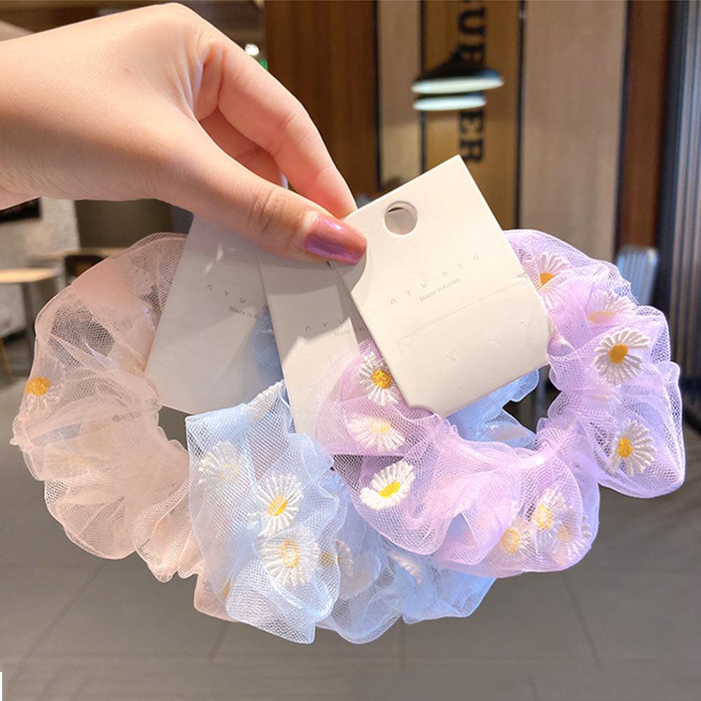 ไอเทมหน้าร้อนสุดฮิตของวัยรุ่นเกาหลีประจำปี 2025 ทั้งยางมัดผม,สติ๊กเกอร์แทททู,หมวกเก๋ๆ,รองเท้าสำหรับหน้าร้อน ไม่หามาเก็บไว้ไม่ได้แล้วล่ะ!