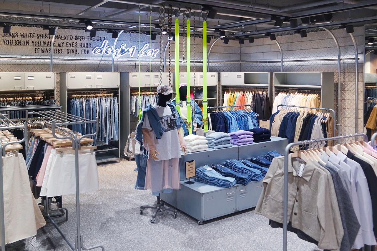 Cửa hàng Wonder Place nổi tiếng ở Hàn Quốc với nhiều sản phẩm thời trang phong phú.