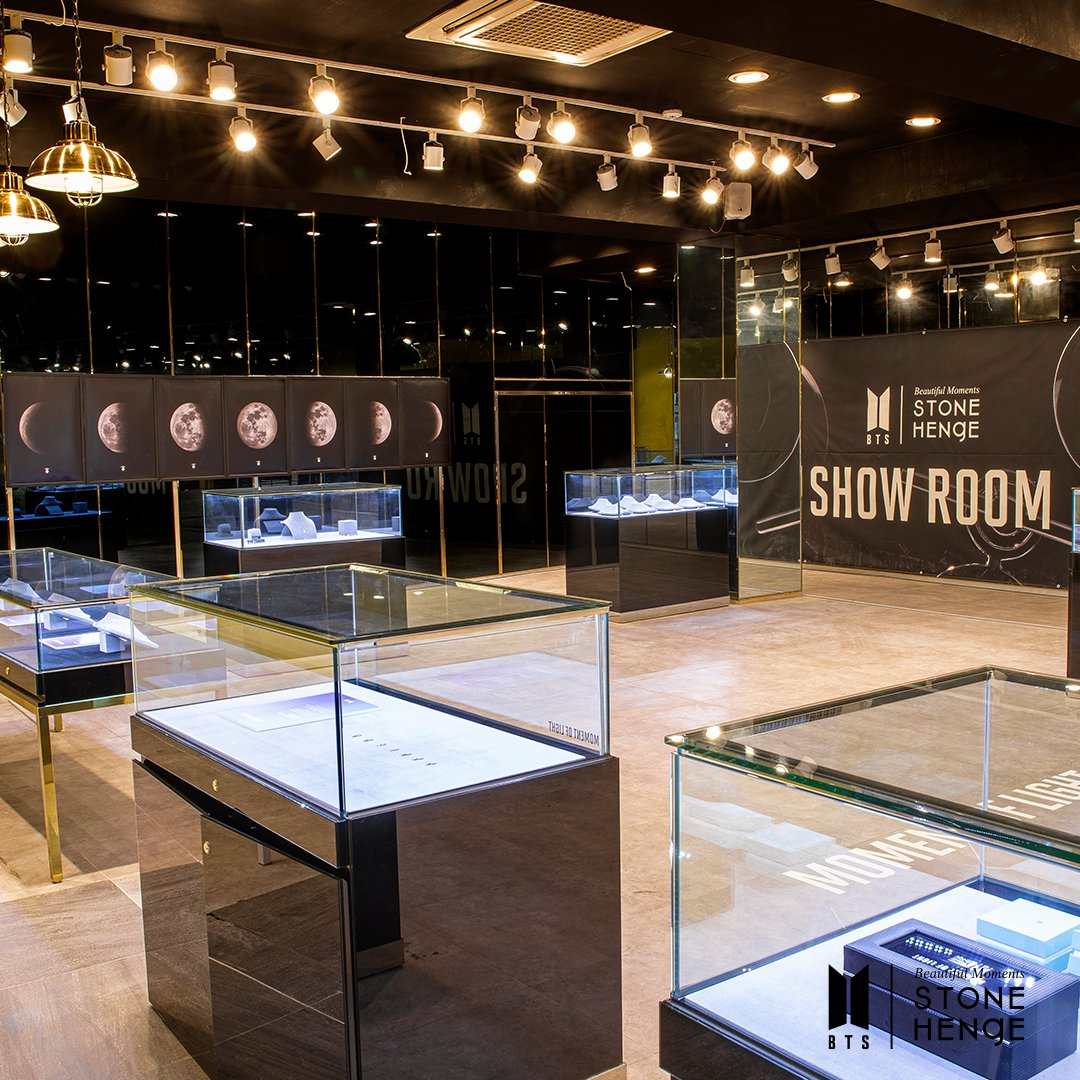 BTS BTSコラボ MOMENT OF LIGHT BTSネックレス BTS × STONE HENGE 明洞  ミョンドン MOMENT OF LIGHTショールーム