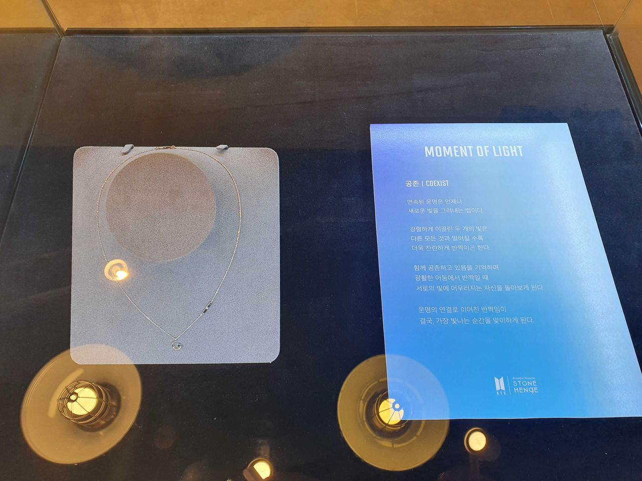 BTS BTSコラボ MOMENT OF LIGHT BTSネックレス BTS × STONE HENGE 明洞  ミョンドン MOMENT OF LIGHTショールーム