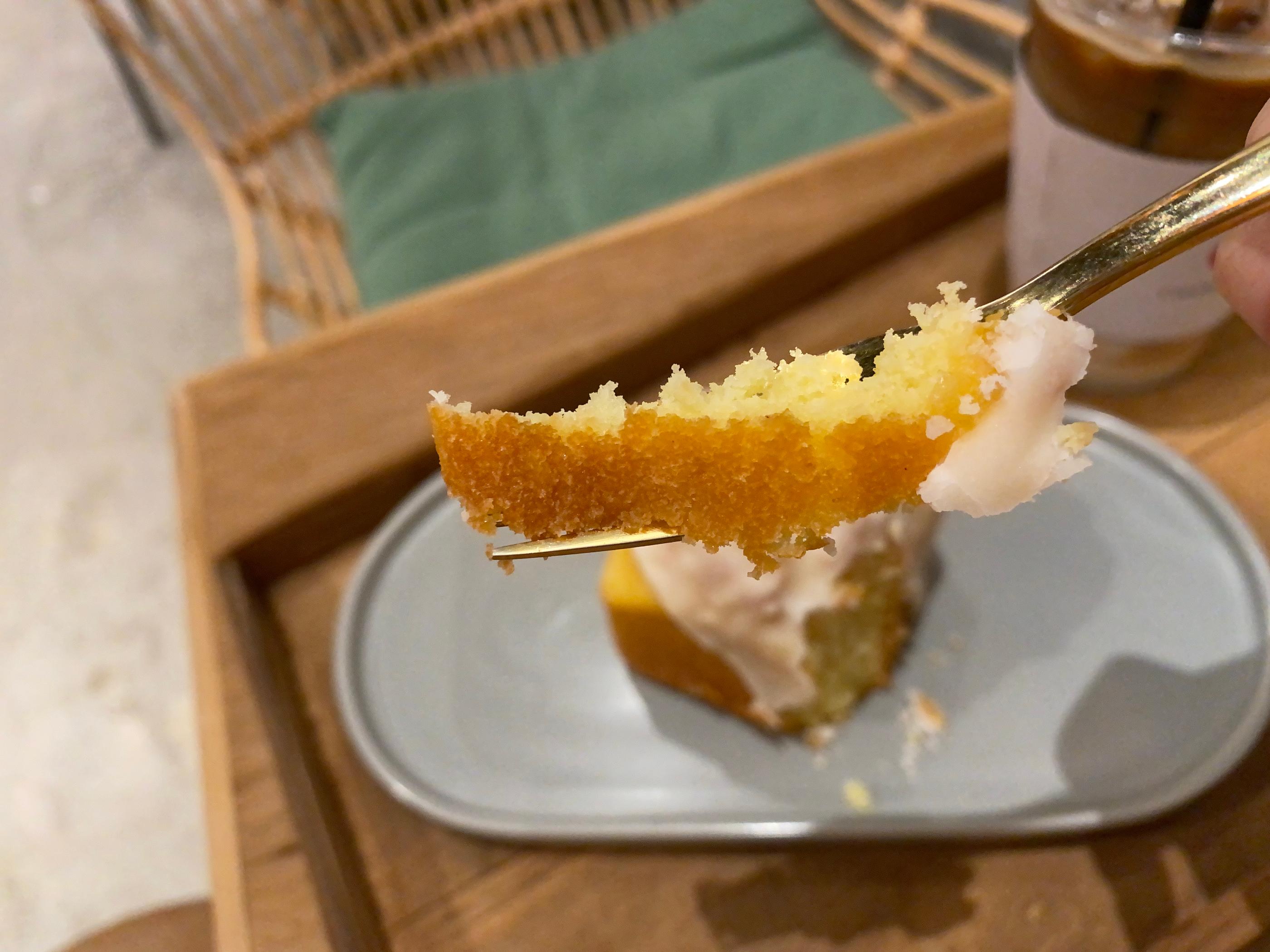 A Hideaway Bali-Themed Cafe In The Middle Of Gangnam | ab cafe, rattan, furniture, rattan basket, bag, tiramisu, lemon pound cake, gangnam cafe, sinnonhyeon