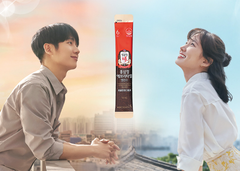 Red Ginseng Extract Everytime Balance stick between two people, emphasizing its role in enhancing daily stamina and overall well-being.