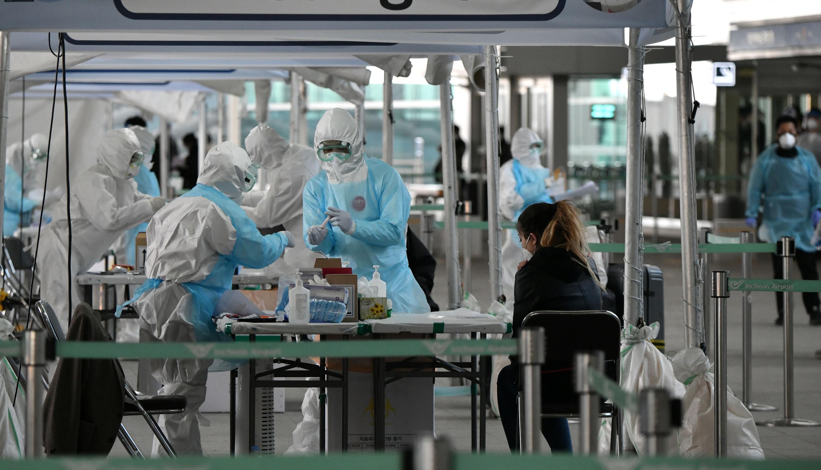 ผู้ที่เดินทางเข้าประเทศเกาหลีใต้และถูกตรวจพบว่าติดเชื้อโควิด 19 อาจต้องเสียค่าใช้จ่ายสำหรับการรักษาพยาบาลในอนาคต