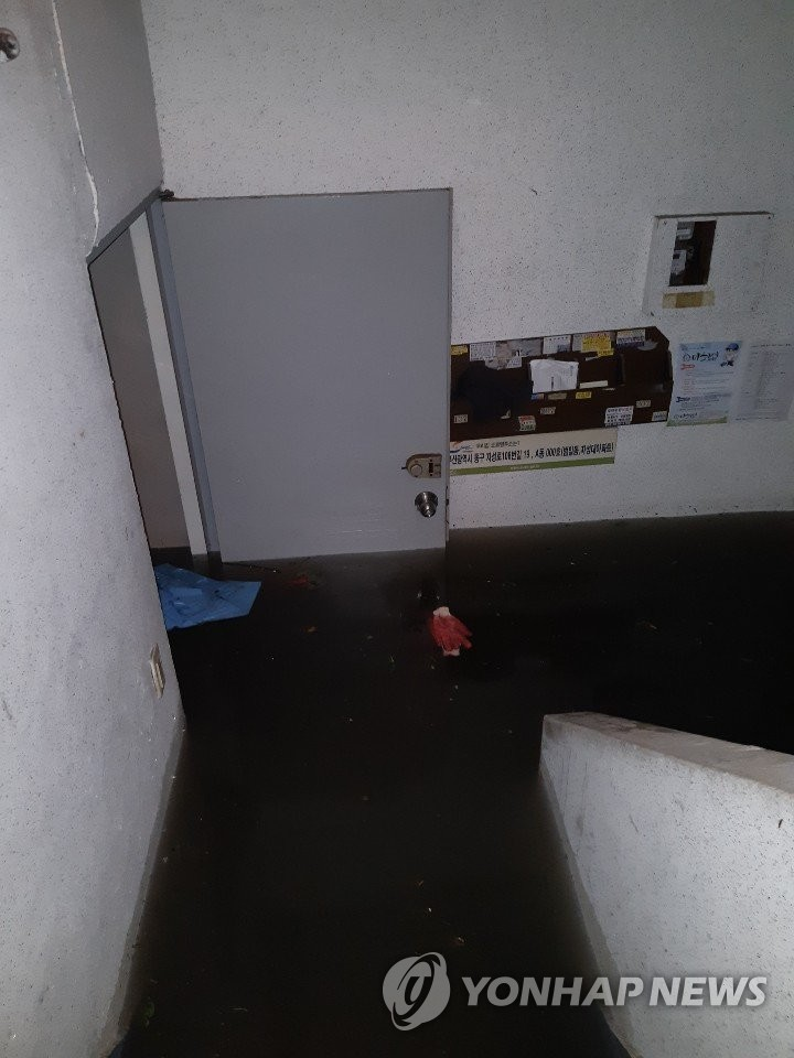 Three Stuck In Underpass Have Passed Away, Halted Subway Operations And More | Busan Flooded Due To Heavy Rain Causing Casualties, Landslides, Collapsed Buildings