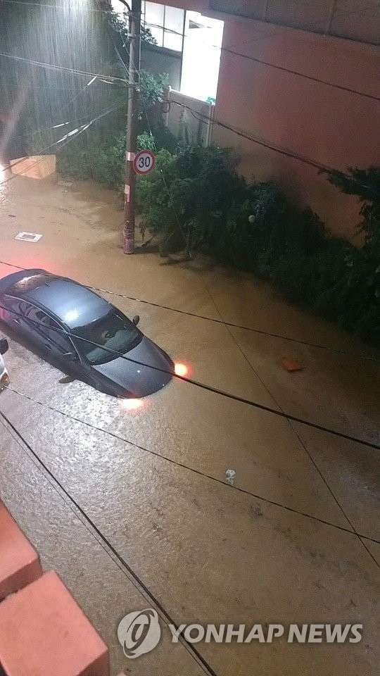 Three Stuck In Underpass Have Passed Away, Halted Subway Operations And More | Busan Flooded Due To Heavy Rain Causing Casualties, Landslides, Collapsed Buildings