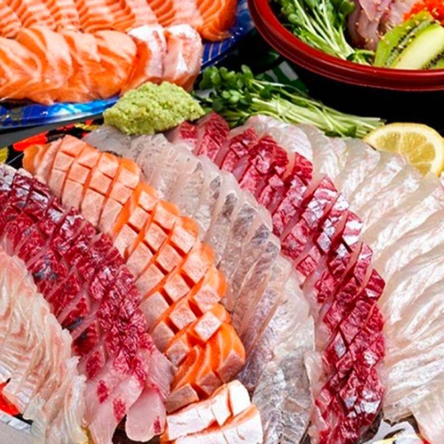 Gỏi cá Hàn Quốc tươi ngon với nhiều loại hải sản khác nhau, bữa tiệc hấp dẫn cho tín đồ hải sản