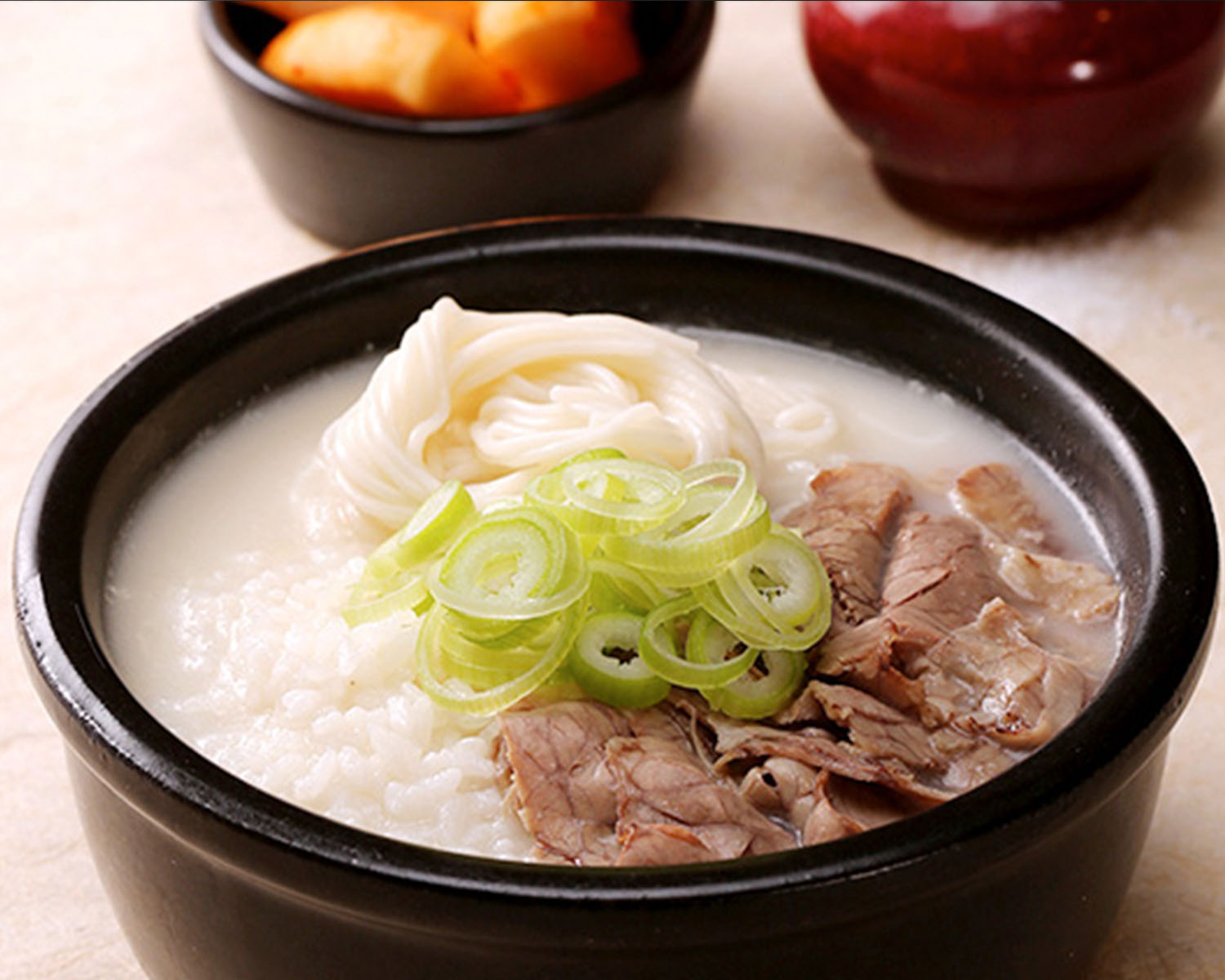 Hanchon Seolleongtang món canh thịt bò bổ dưỡng và tốt cho sức khỏe