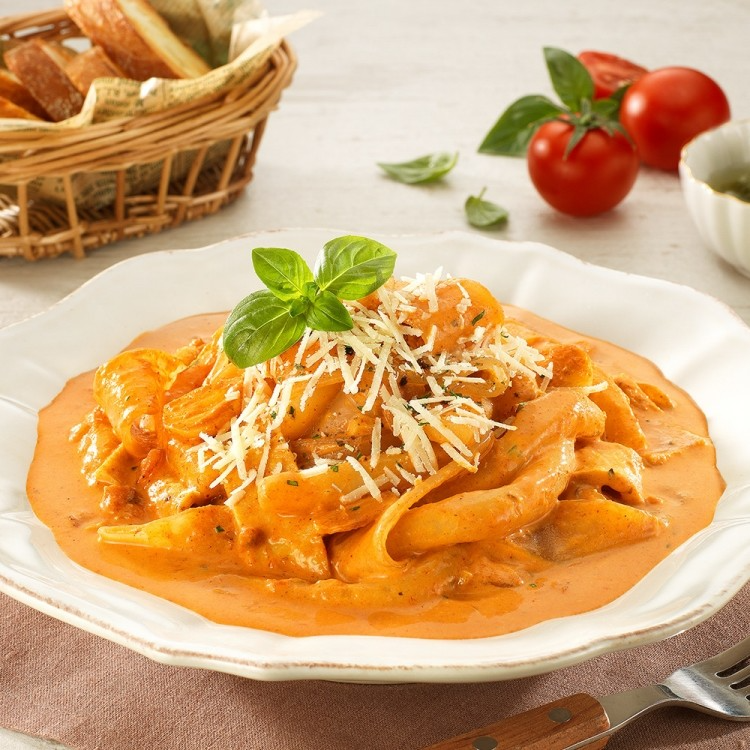 Rose Tteokbokki món ăn đang thịnh hành tại Hàn Quốc, cuộn hút với sự bùng nổ hương vị