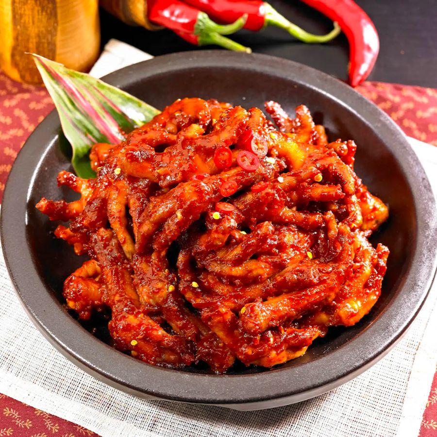 Chân gà cay Hàn Quốc, món ăn thách thức vị giác của những ai yêu thích cay nồng