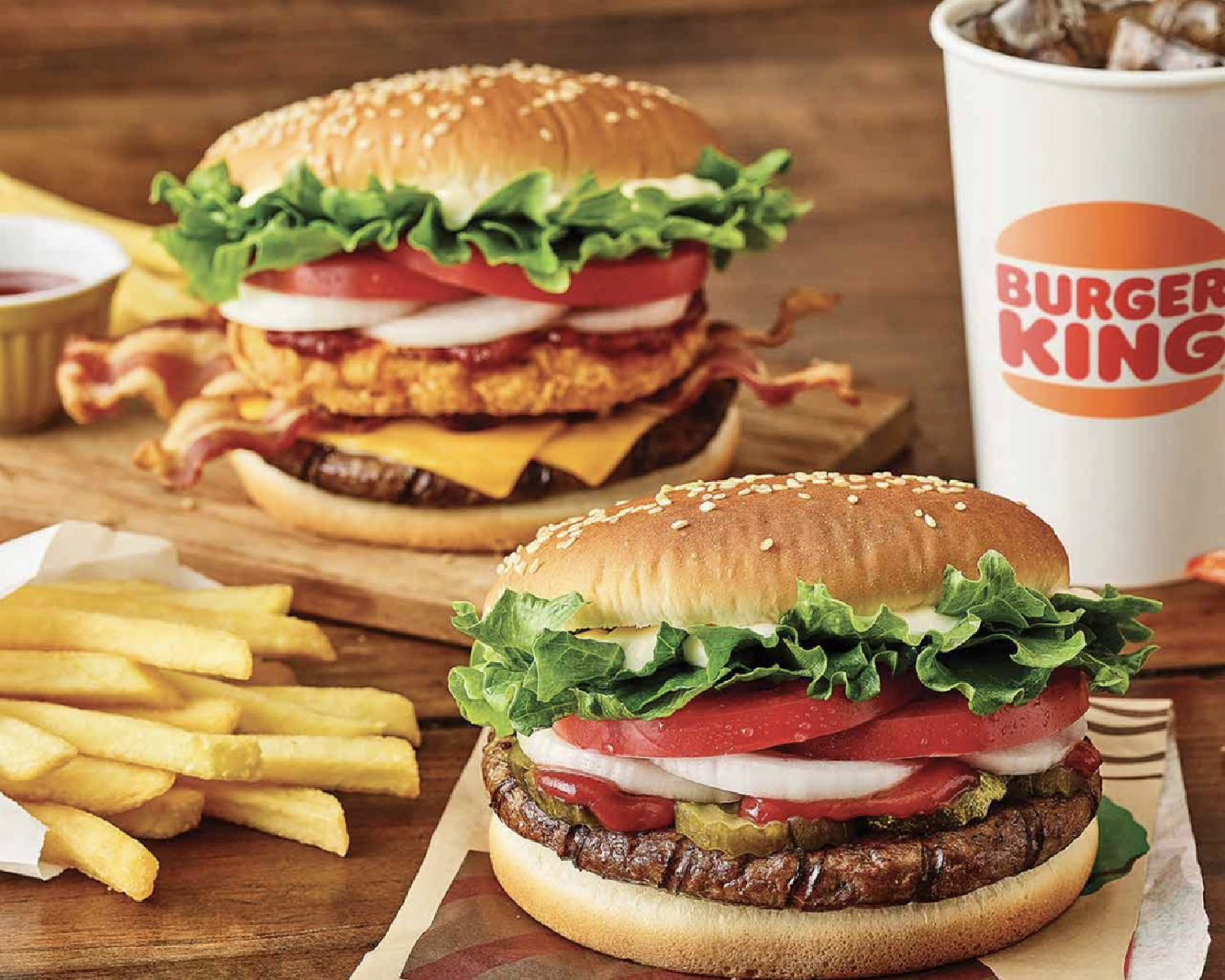 Burger King burger nổi tiếng từ thịt bò chất lượng, món ăn tiện lợi cho bữa ăn nhanh khỏi nấu nướng