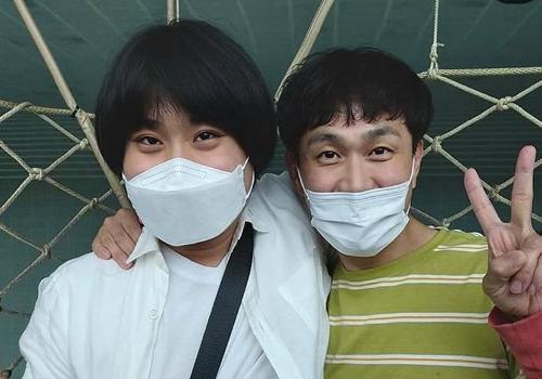 ｢天使に会うと眩しい｣...オ·ジョンセ、知的障害のファンと感動のファンミーティング