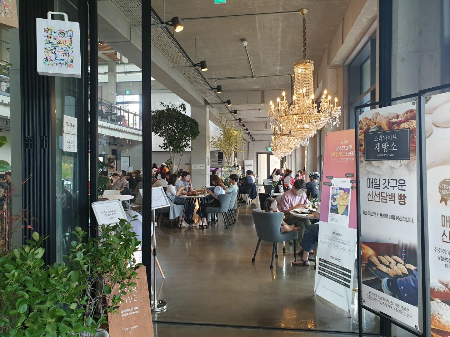 インチョン空港を眺められる巨大カフェ、インチョン空港を眺められるカフェ、仁川空港を眺められるカフェ、空港カフェ、空港近所カフェ、インチョン空港カフェ、仁川空港カフェ、仁川空港近所カフェ、周辺カフェ、仁川空谷、仁川、インチョン、インチョンカフェ、仁川カフェ、飛行機に近いカフェ、空港近く、仁川空港近く、パン屋、韓国パン屋、パン、韓国、ベーカリーカフェ