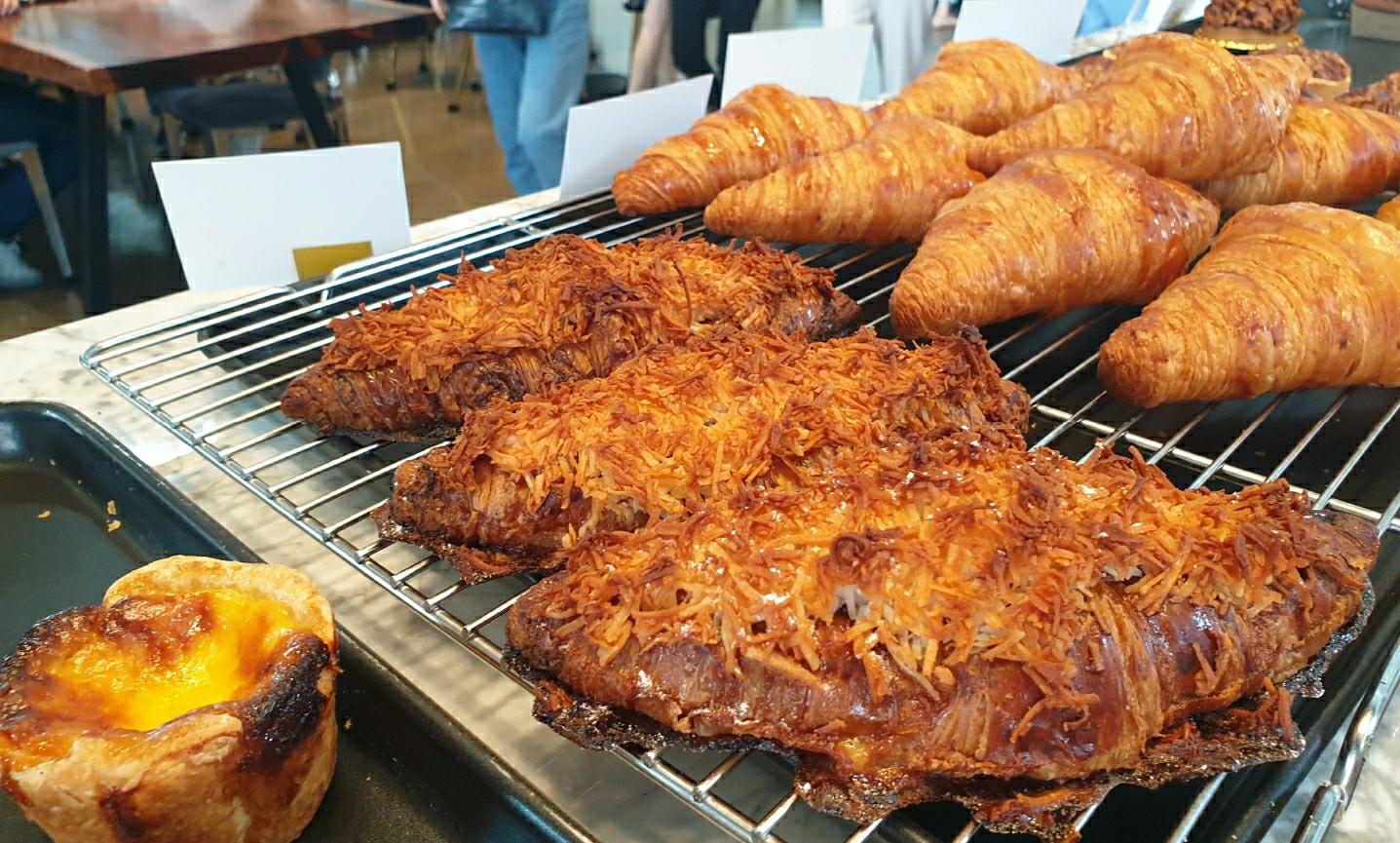 インチョン空港を眺められる巨大カフェ、インチョン空港を眺められるカフェ、仁川空港を眺められるカフェ、空港カフェ、空港近所カフェ、インチョン空港カフェ、仁川空港カフェ、仁川空港近所カフェ、周辺カフェ、仁川空谷、仁川、インチョン、インチョンカフェ、仁川カフェ、飛行機に近いカフェ、空港近く、仁川空港近く、パン屋、韓国パン屋、パン、韓国、ベーカリーカフェ