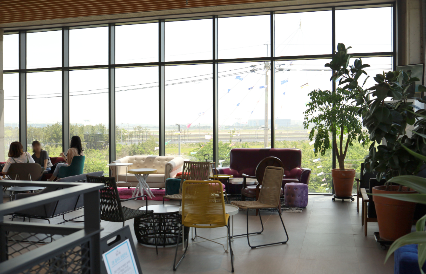 インチョン空港を眺められる巨大カフェ、インチョン空港を眺められるカフェ、仁川空港を眺められるカフェ、空港カフェ、空港近所カフェ、インチョン空港カフェ、仁川空港カフェ、仁川空港近所カフェ、周辺カフェ、仁川空谷、仁川、インチョン、インチョンカフェ、仁川カフェ、飛行機に近いカフェ、空港近く、仁川空港近く、パン屋、韓国パン屋、パン、韓国、ベーカリーカフェ