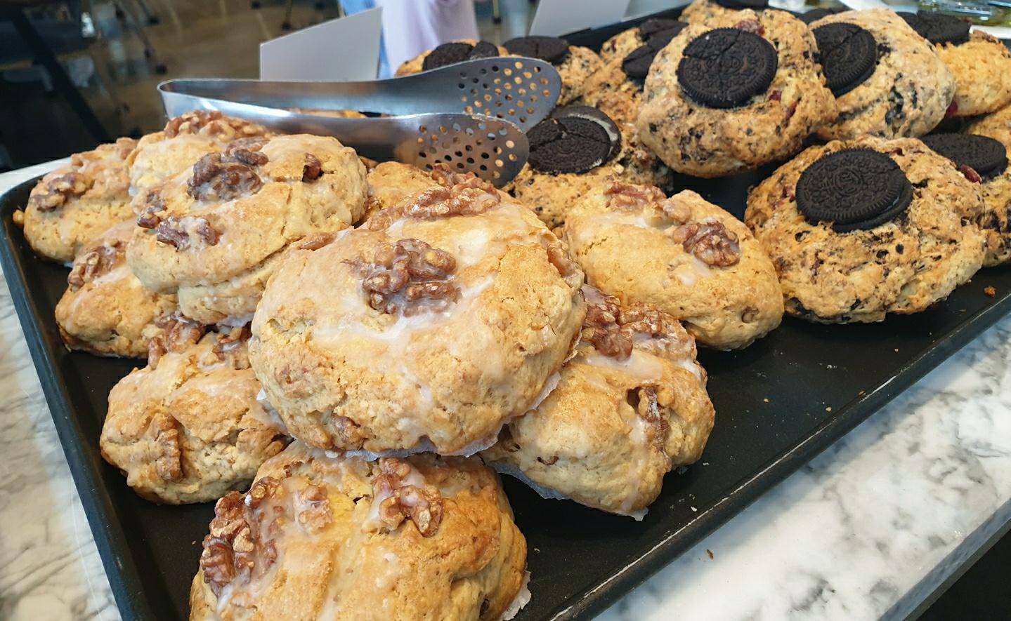 インチョン空港を眺められる巨大カフェ、インチョン空港を眺められるカフェ、仁川空港を眺められるカフェ、空港カフェ、空港近所カフェ、インチョン空港カフェ、仁川空港カフェ、仁川空港近所カフェ、周辺カフェ、仁川空谷、仁川、インチョン、インチョンカフェ、仁川カフェ、飛行機に近いカフェ、空港近く、仁川空港近く、パン屋、韓国パン屋、パン、韓国、ベーカリーカフェ