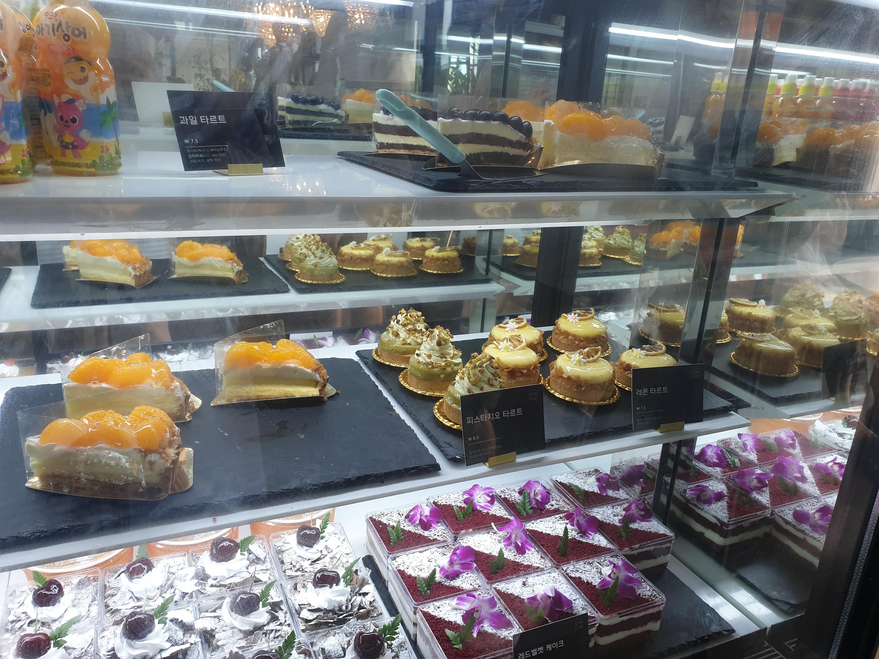 インチョン空港を眺められる巨大カフェ、インチョン空港を眺められるカフェ、仁川空港を眺められるカフェ、空港カフェ、空港近所カフェ、インチョン空港カフェ、仁川空港カフェ、仁川空港近所カフェ、周辺カフェ、仁川空谷、仁川、インチョン、インチョンカフェ、仁川カフェ、飛行機に近いカフェ、空港近く、仁川空港近く、パン屋、韓国パン屋、パン、韓国、ベーカリーカフェ