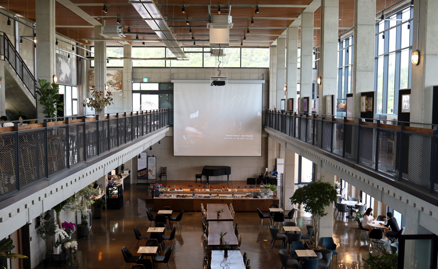 インチョン空港を眺められる巨大カフェ、インチョン空港を眺められるカフェ、仁川空港を眺められるカフェ、空港カフェ、空港近所カフェ、インチョン空港カフェ、仁川空港カフェ、仁川空港近所カフェ、周辺カフェ、仁川空谷、仁川、インチョン、インチョンカフェ、仁川カフェ、飛行機に近いカフェ、空港近く、仁川空港近く、パン屋、韓国パン屋、パン、韓国、ベーカリーカフェ