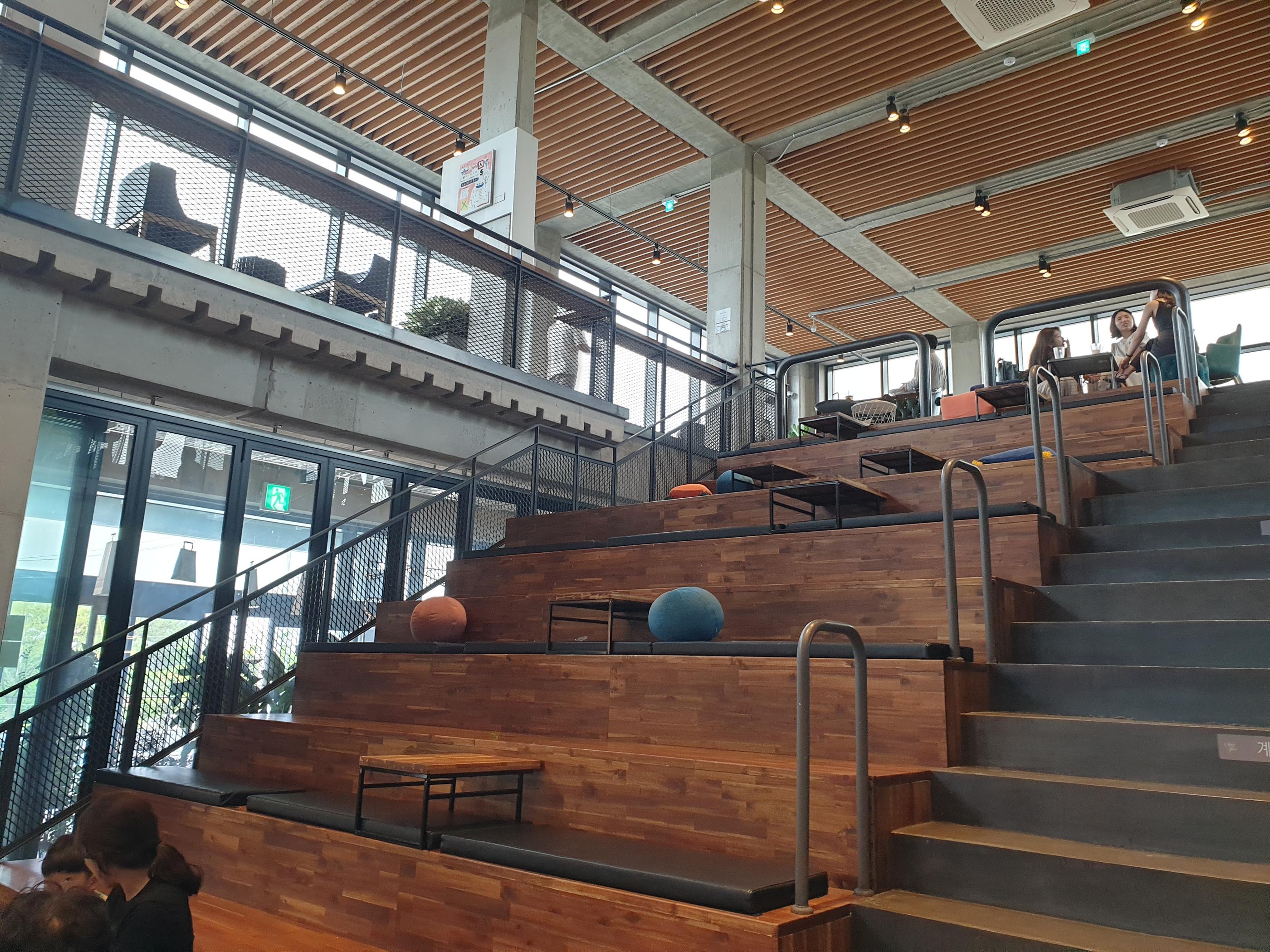 インチョン空港を眺められる巨大カフェ、インチョン空港を眺められるカフェ、仁川空港を眺められるカフェ、空港カフェ、空港近所カフェ、インチョン空港カフェ、仁川空港カフェ、仁川空港近所カフェ、周辺カフェ、仁川空谷、仁川、インチョン、インチョンカフェ、仁川カフェ、飛行機に近いカフェ、空港近く、仁川空港近く、パン屋、韓国パン屋、パン、韓国、ベーカリーカフェ