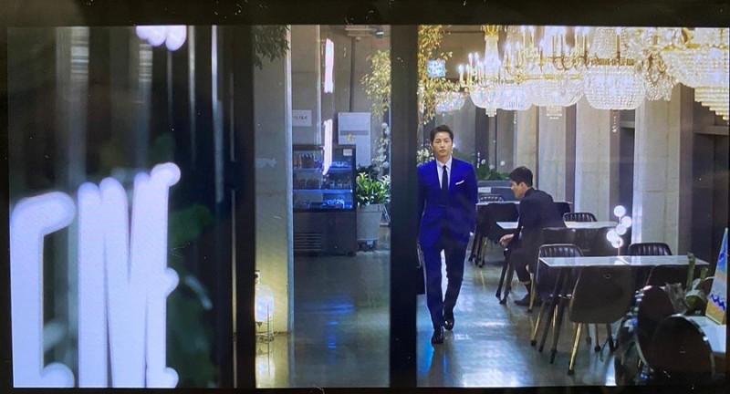 韓国ドラマの撮影に使われたゴージャスなインテリアのカフェ内部