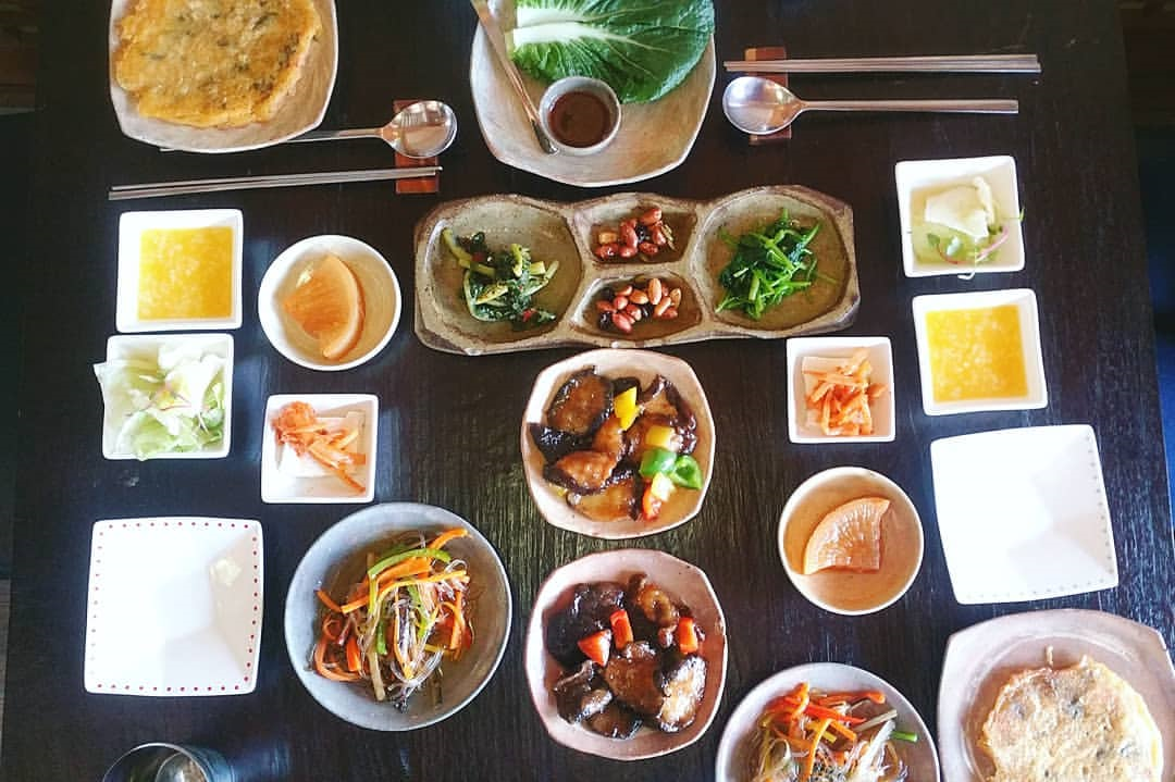 Солонгос дахь веган хоолны газрууд ба кафенуудын талаар бүрэн гарын авлага