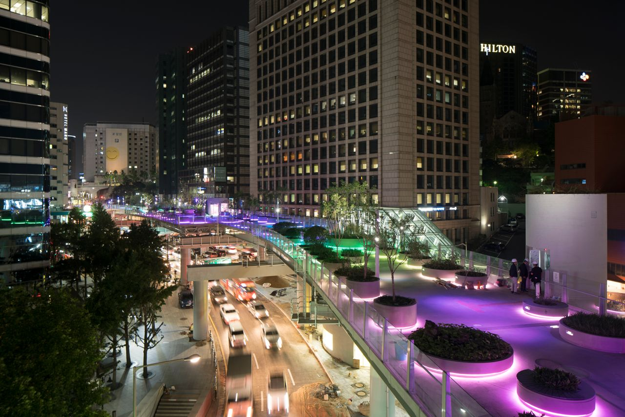 seoul station, seoullo 7017 at night