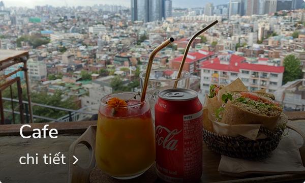 Cảnh đẹp của một quán cà phê tại Seoul với phong cách thiết kế hiện đại, nước uống màu sắc tươi mới trên bàn.