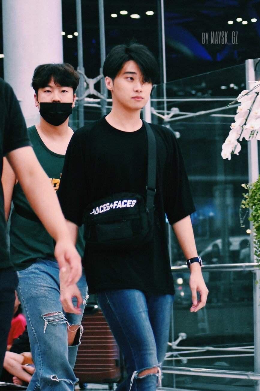 พบกับ 9 เมเนเจอร์นิมสุดหล่อของวงไอดอล ที่หลายคนเห็นแล้วต้องร้องว้าววว! หล่อและดูดีไม่แพ้ศิลปินเลย