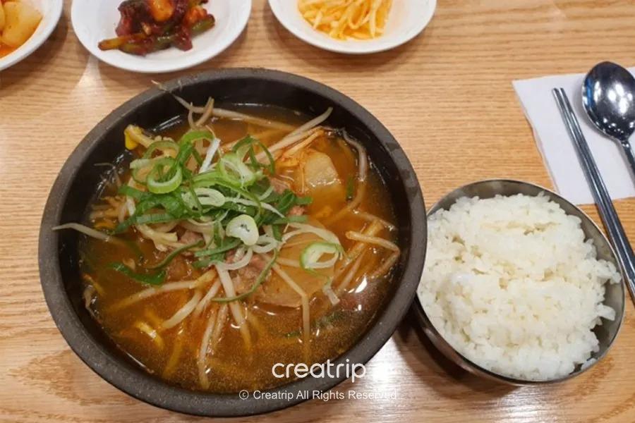海雲台元祖ハルメクッパの牛肉入り辛口クッパ
