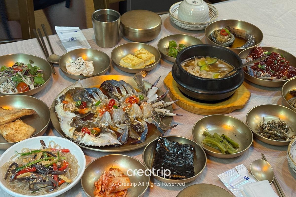 水営イ・ハジョン カンジャンケジャン 本店と豊富なおかず