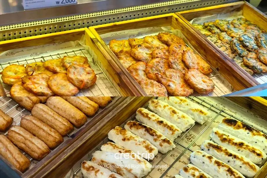 海雲台古来思オムク 海雲台店のオムクが並ぶ店内ショーケース