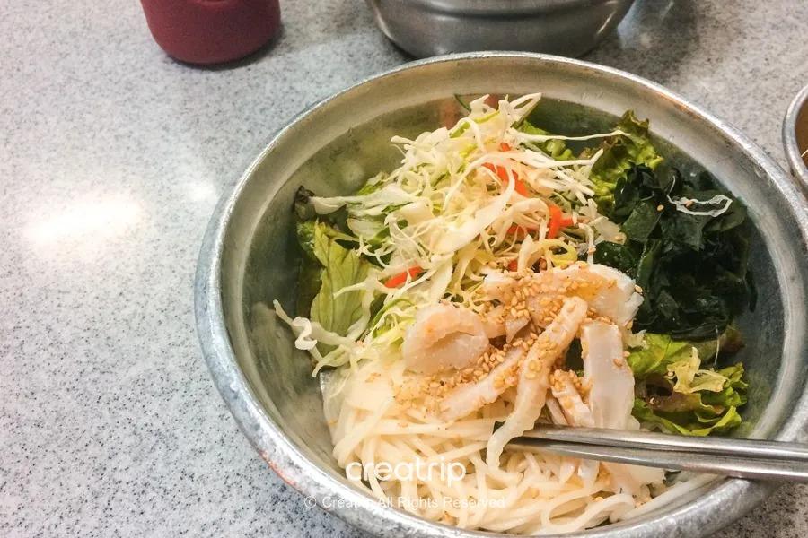 南浦洞フェグクスハルメジプの刺身ビビン麺