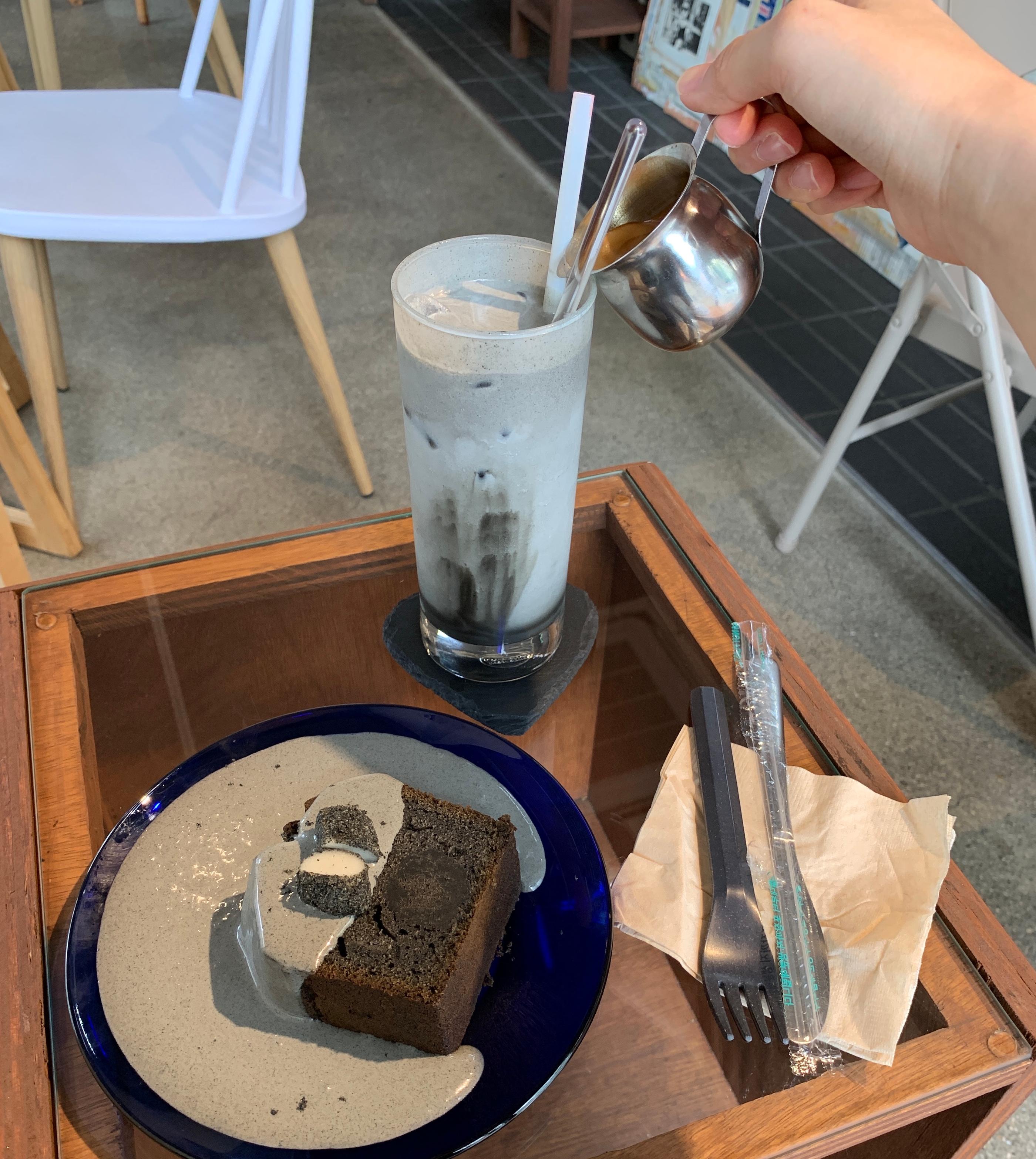 韓国カフェ カフェ 黒ごまデザート 黒ごまラテ ホンデカフェ ホンデ ヨンナム洞 ヨンナム洞カフェ OFFICEOF