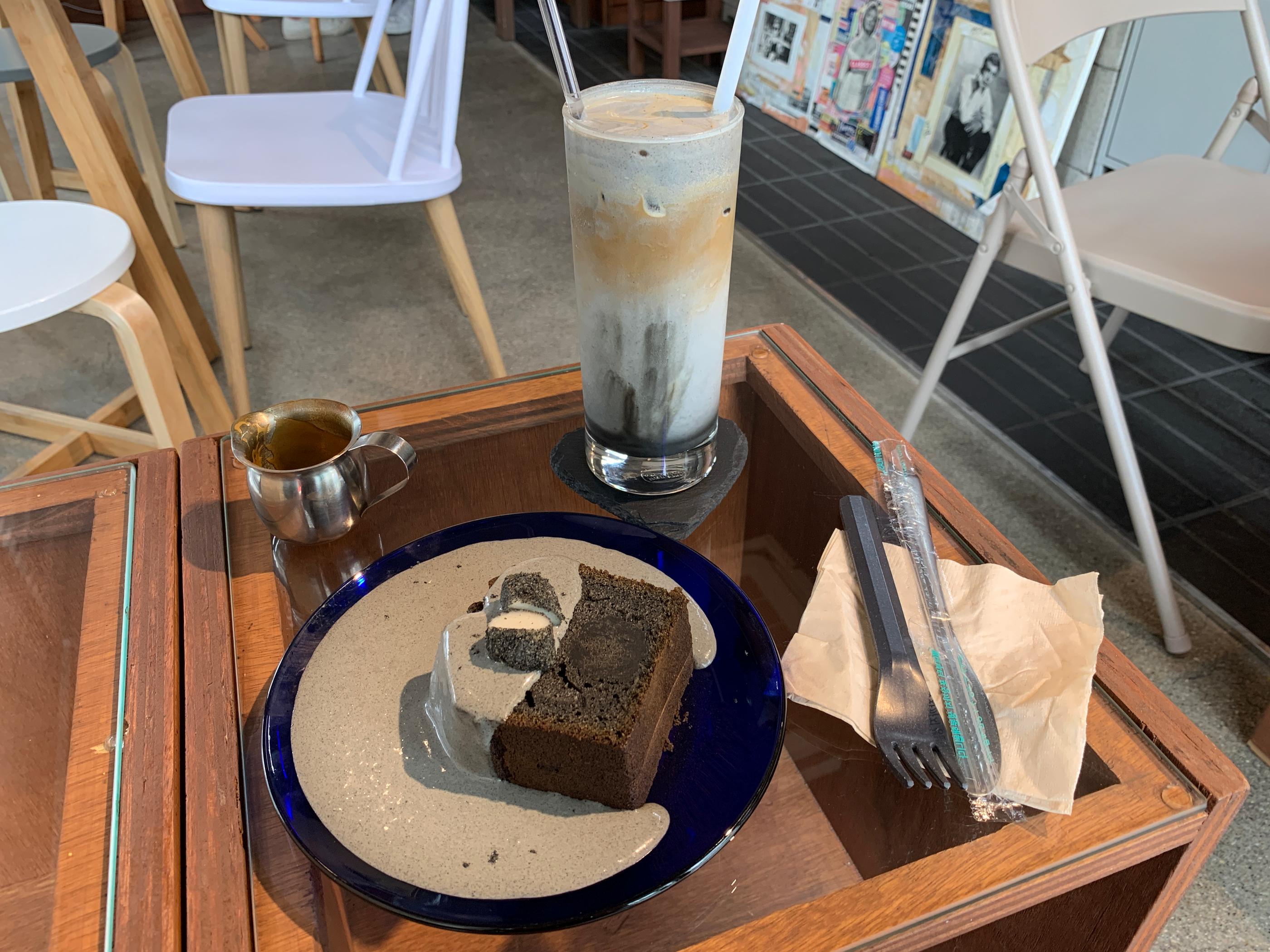 韓国カフェ カフェ 黒ごまデザート 黒ごまラテ ホンデカフェ ホンデ ヨンナム洞 ヨンナム洞カフェ OFFICEOF