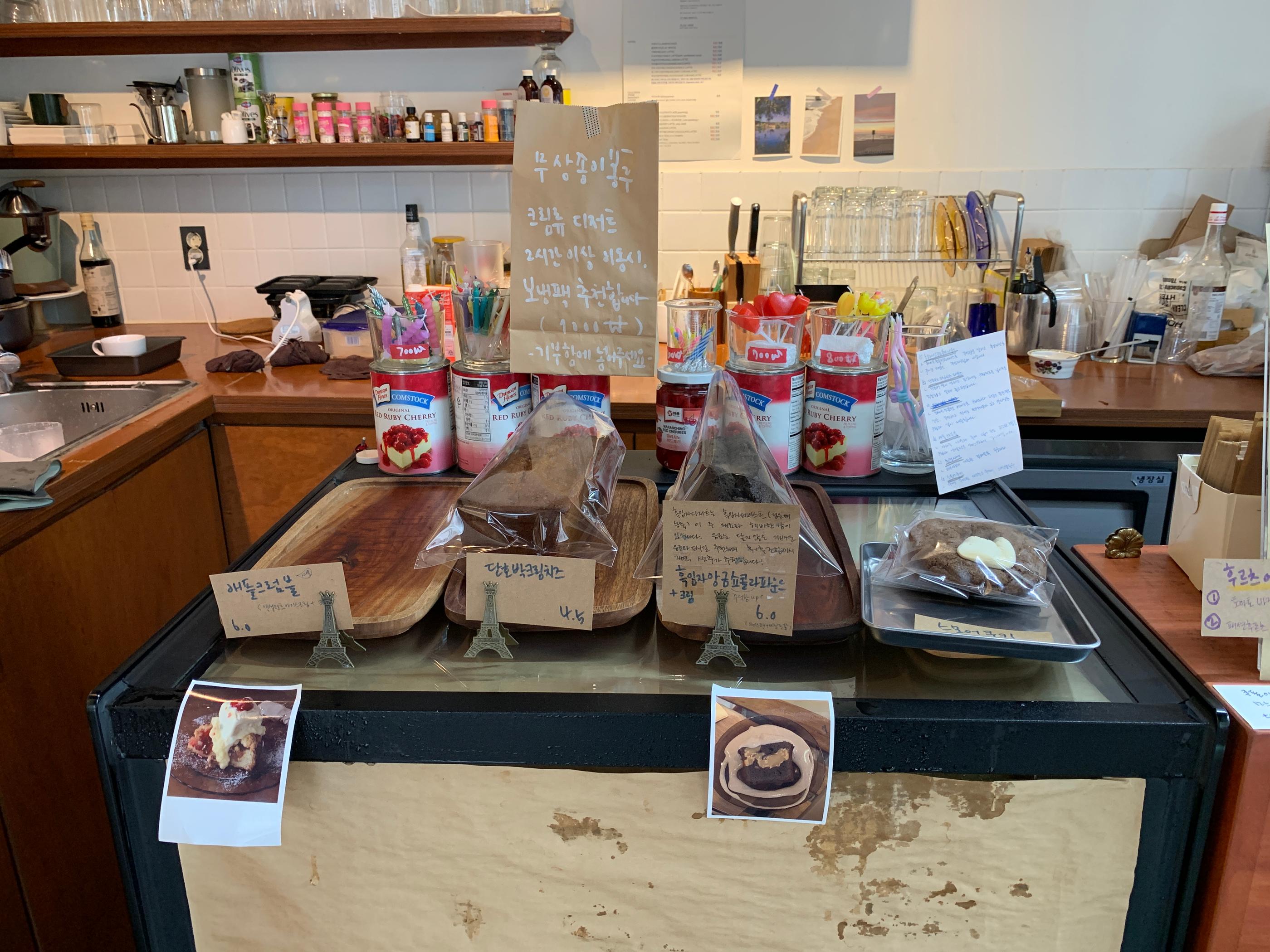 韓国カフェ カフェ 黒ごまデザート 黒ごまラテ ホンデカフェ ホンデ ヨンナム洞 ヨンナム洞カフェ OFFICEOF