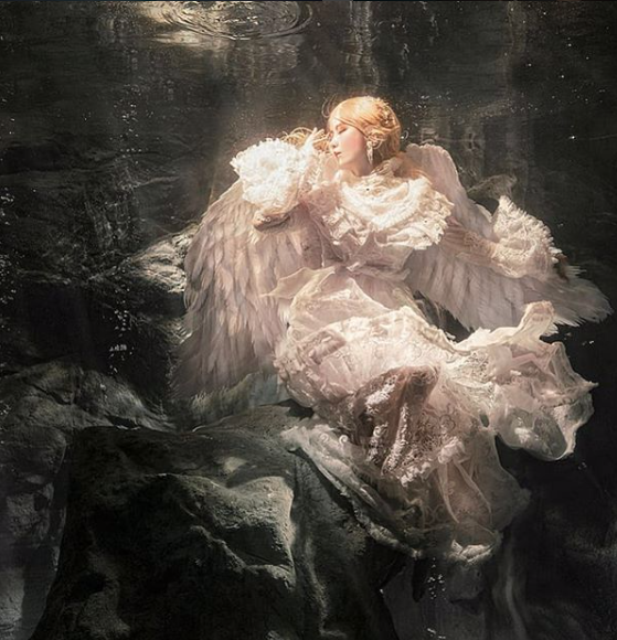 ขั้นกว่าของเลเวลการถ่ายรูป ที่เกาหลีมีสตูดิโอให้ถ่ายพลิ้ว ๆ แบบใต้น้ำกระชากไลค์แบบสุด ๆ ไปเลย!