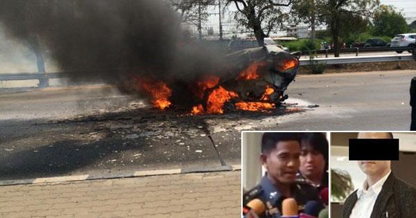 รถยนต์เกิดเพลิงไหม้บนถนนในภาพข่าว เกี่ยวกับคดีชนแล้วหนีในประเทศไทยที่มีส่วนร่วมของทายาท Red Bull