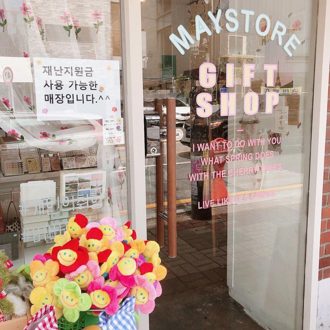 延南洞にあるオシャレなオウォルサンジョム（五月商店）の入口。かわいいお土産や雑貨がいっぱいです。