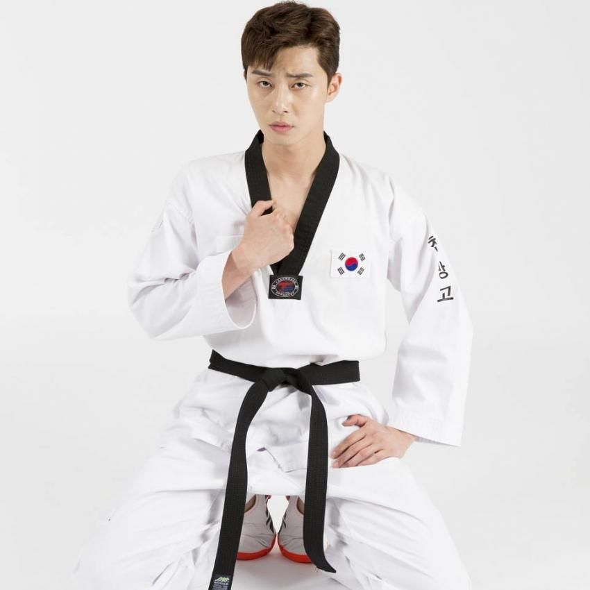 หนึ่งในความฟินของการดูซีรีส์ก็คือนักแสดงนั่นเองค่ะ! มาดูดีกว่าว่า จะมีนักแสดงนำชายคนไหนที่ดูดีในยูนิฟอร์มกันบ้าง