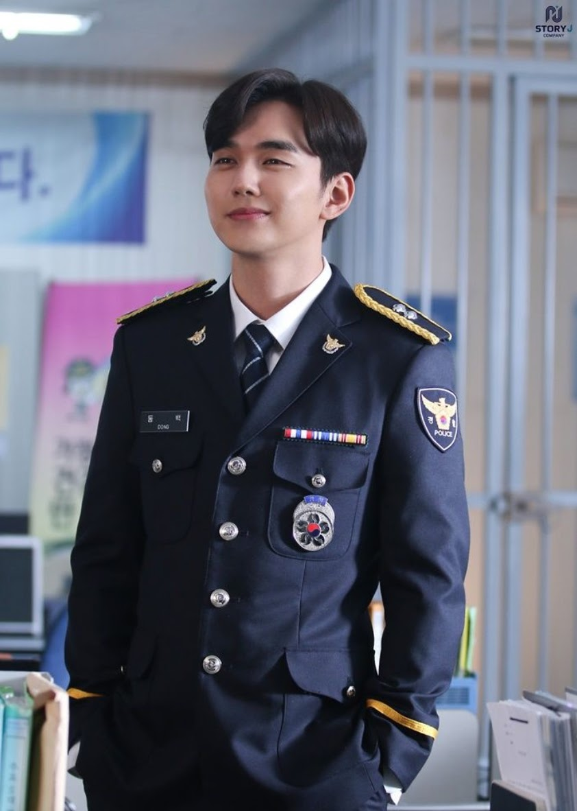 หนึ่งในความฟินของการดูซีรีส์ก็คือนักแสดงนั่นเองค่ะ! มาดูดีกว่าว่า จะมีนักแสดงนำชายคนไหนที่ดูดีในยูนิฟอร์มกันบ้าง