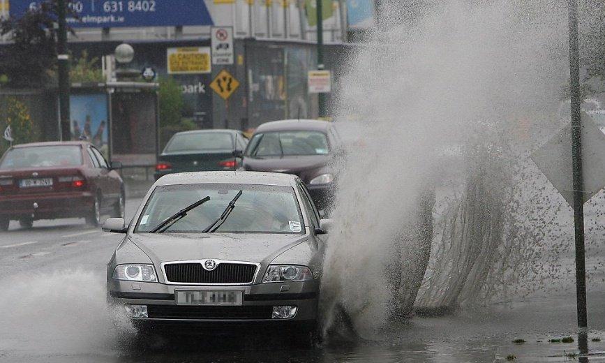 ฉันจะไม่เป็นเหยื่อคุณอีกต่อไป! พบกับกฏหมายจราจรที่หลายคนไม่รู้ หากมีรถขับผ่านและเหยียบน้ำกระเด็นใส่คนเดินเท้า มีความผิดและสามารถแจ้งความได้