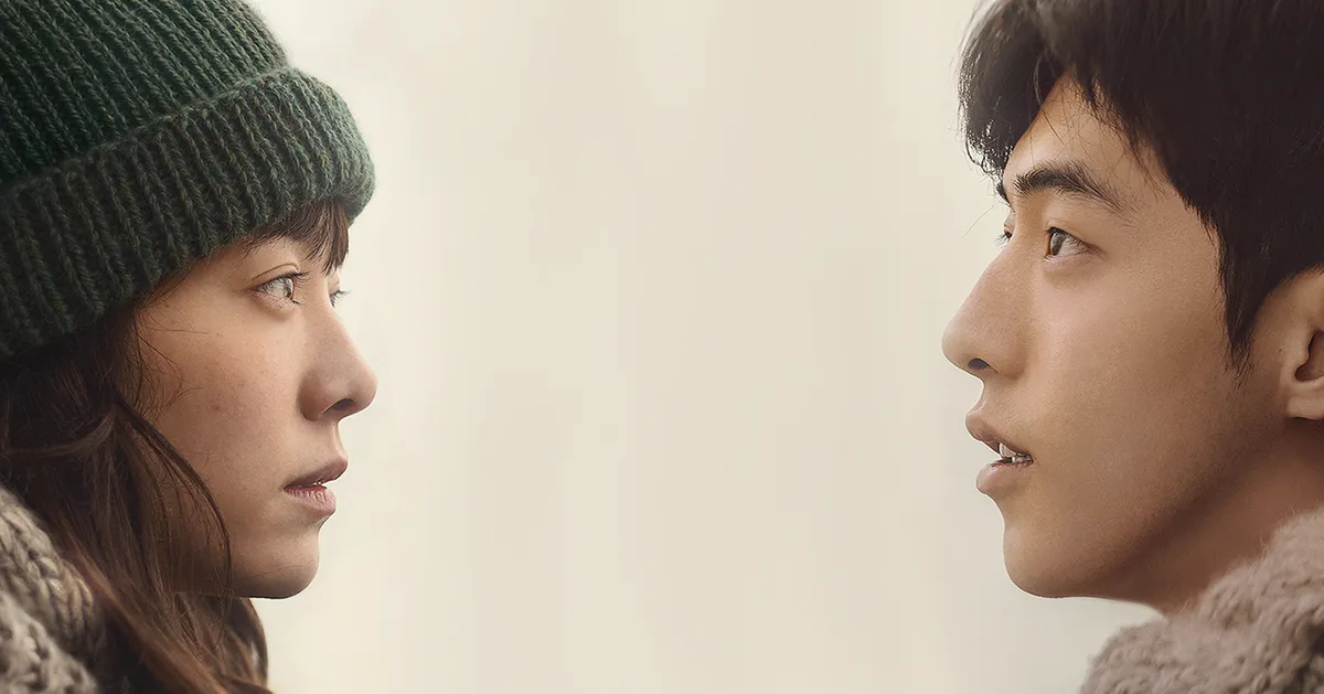 《Start Up》中角色彼此對望，透過緊繃的空間氛圍呈現角色間的張力。