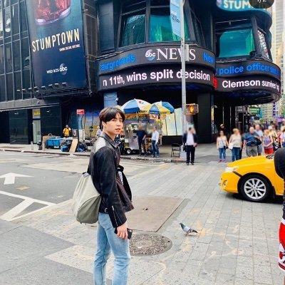 พบกับท่าโพสอารมณ์แฟนหนุ่มสไตล์เกาหลี?! สาวๆคนไหนที่ยังไม่มีแฟนตัวจริง แต่อยากขอยืมเพื่อนผู้ชายมาถ่ายรูปอารมณ์คุณแฟน เรามีท่าโพสมาแนะนำ!