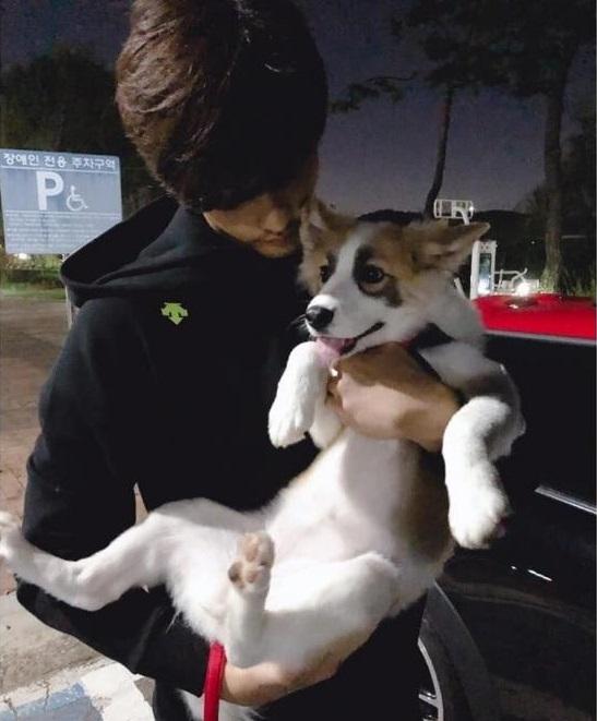 พบกับท่าโพสอารมณ์แฟนหนุ่มสไตล์เกาหลี?! สาวๆคนไหนที่ยังไม่มีแฟนตัวจริง แต่อยากขอยืมเพื่อนผู้ชายมาถ่ายรูปอารมณ์คุณแฟน เรามีท่าโพสมาแนะนำ!