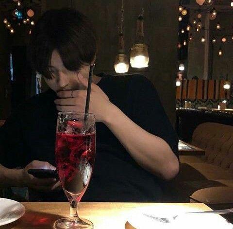 พบกับท่าโพสอารมณ์แฟนหนุ่มสไตล์เกาหลี?! สาวๆคนไหนที่ยังไม่มีแฟนตัวจริง แต่อยากขอยืมเพื่อนผู้ชายมาถ่ายรูปอารมณ์คุณแฟน เรามีท่าโพสมาแนะนำ!