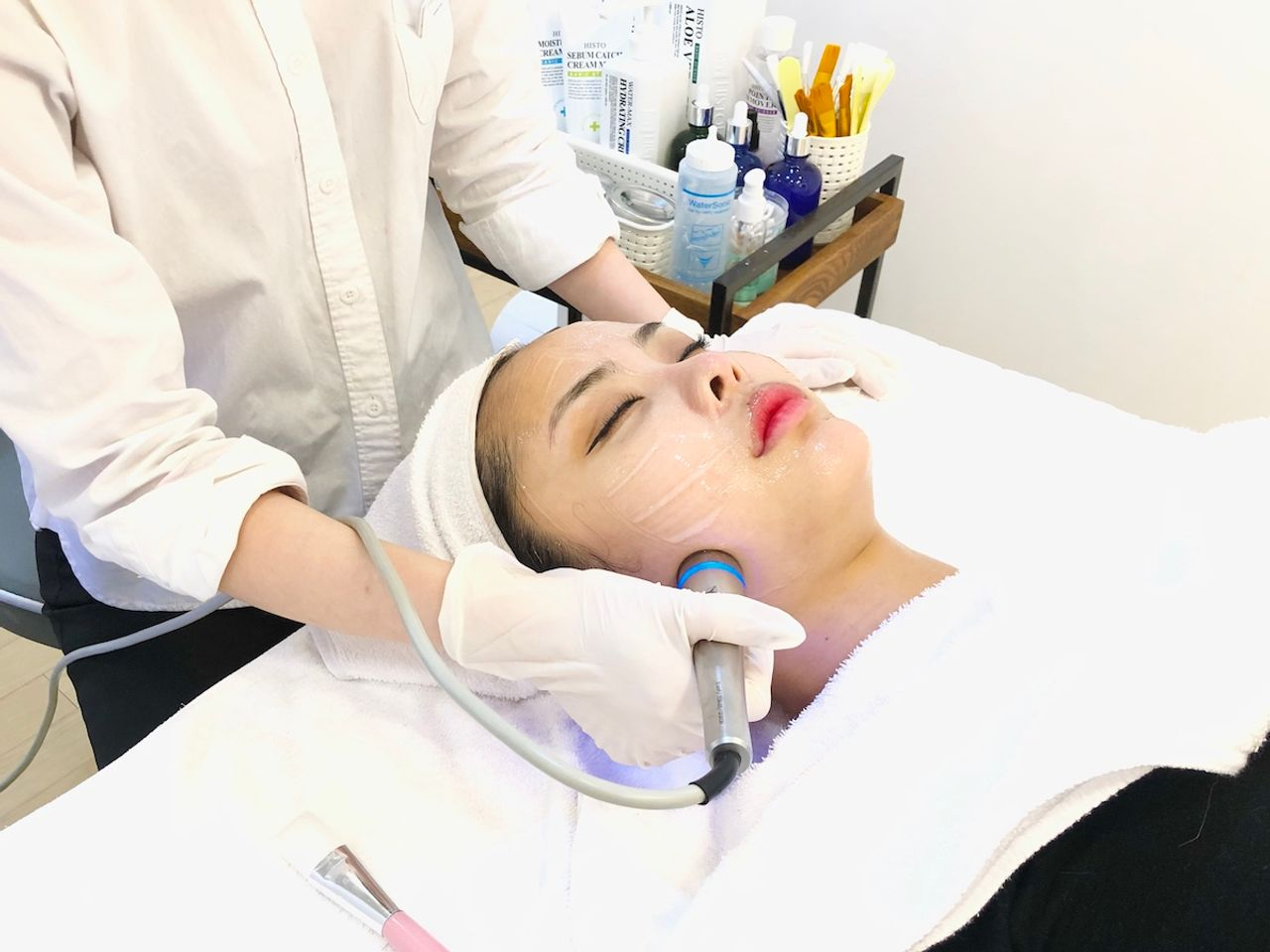 Beauty Salons & Clinics In Korea | Creatrip Locals' Guide Everything You Need To Know From Must-Buy Cosmetics To Beauty Clinics And Hair Salons!