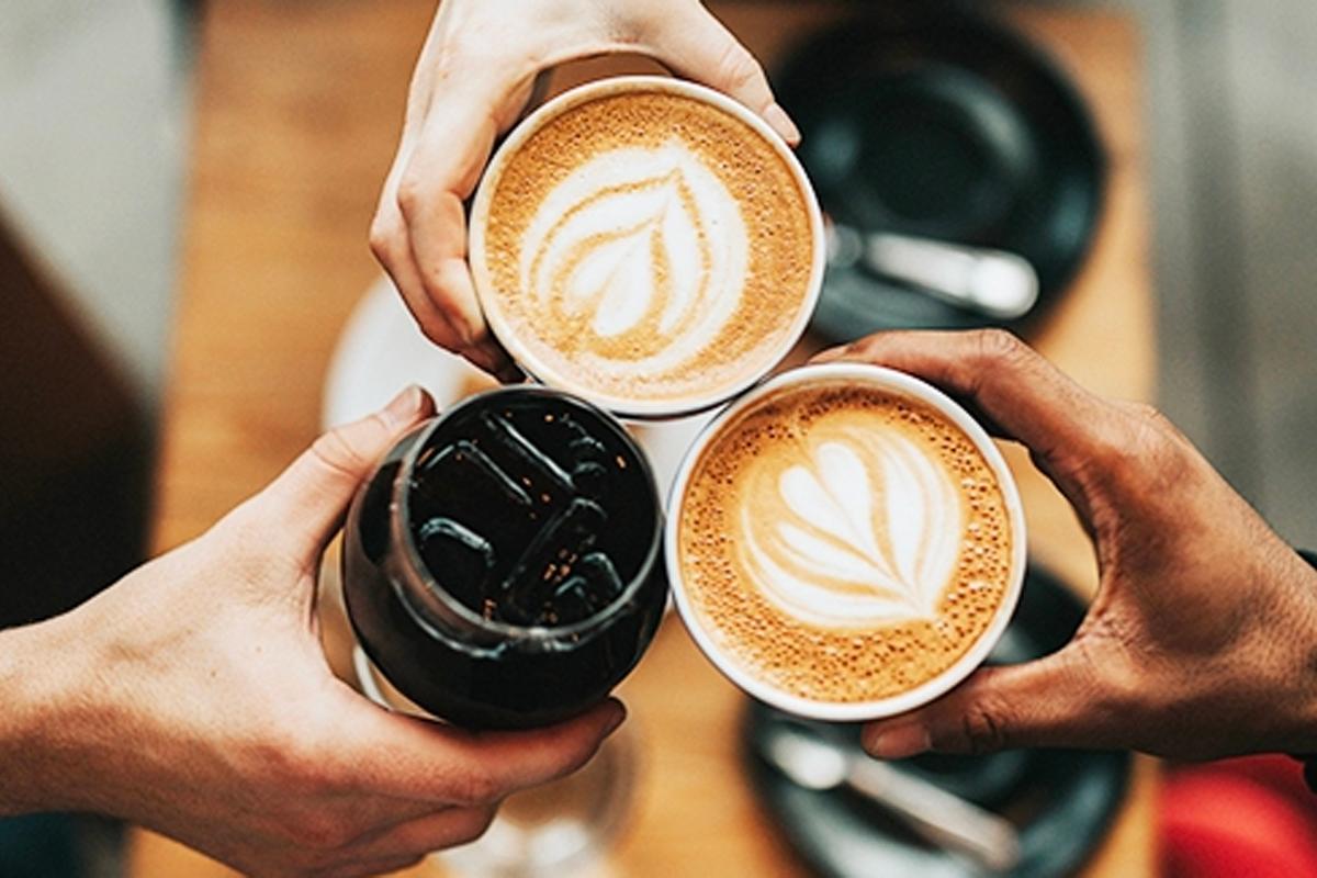 韓國人聚會飲用咖啡