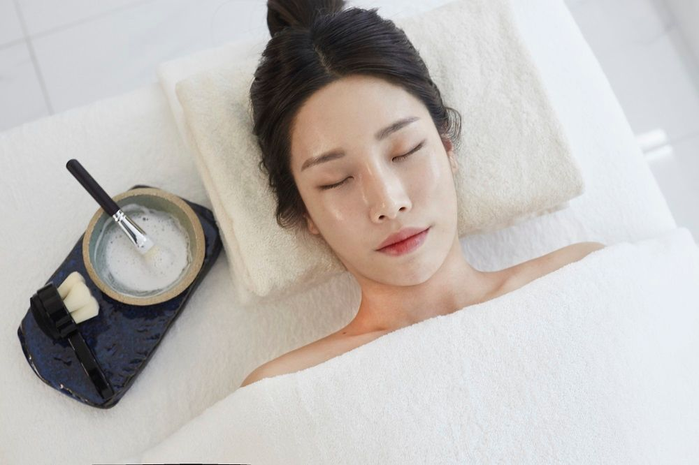 Beauty Salons & Clinics In Korea | Creatrip Locals' Guide Everything You Need To Know From Must-Buy Cosmetics To Beauty Clinics And Hair Salons!